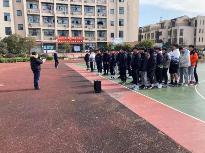 放飞篮球赛场，共展交校风采