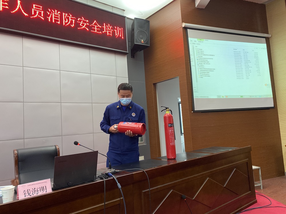 学校开展2022年服务外包工作人员消防安全培训