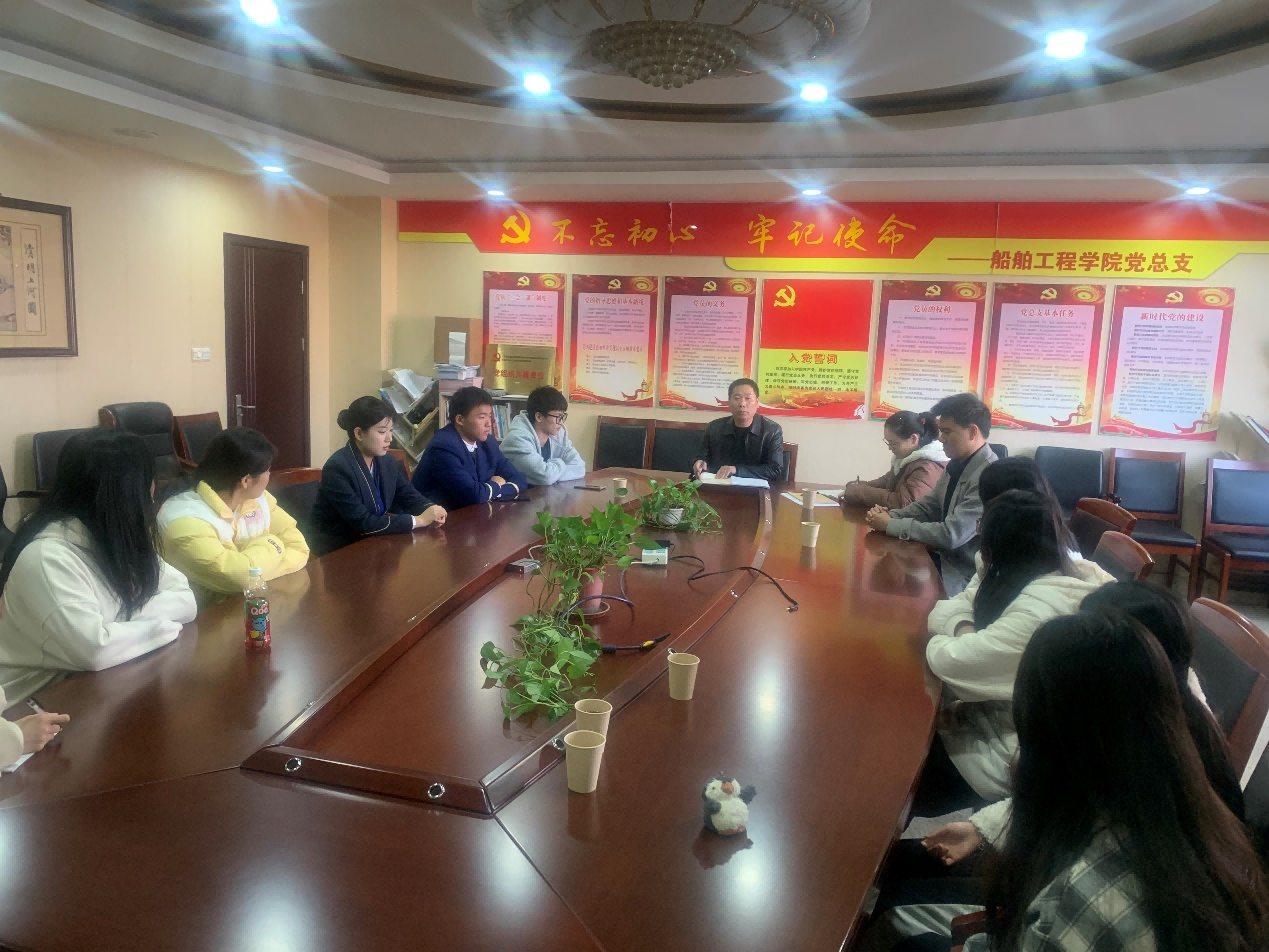 倾听学生心声 共聚发展力量——学校组织召开部分专业学生座谈会