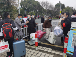 春季开学入学报到防疫工作井井有条