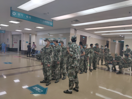 学校开展2021级新生体检工作