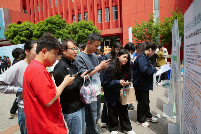 关注职业健康  助力高质发展—— 学校开展《职业病防治法》宣传周专题活动