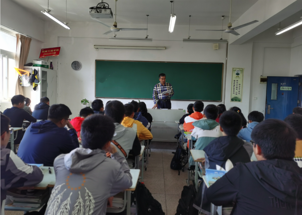 开学第一课 助力新征程 ——基础教学部党总支党员下班级系列活动