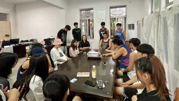 讲作风 拼成绩 保安全 ——体育教研室召开市篮球赛安全教育会议