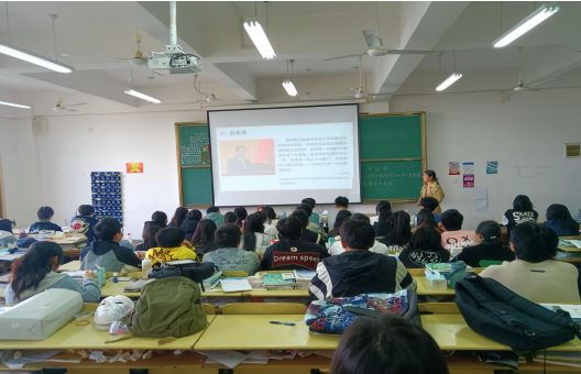 青年教师蔡冲开设校级汇报课