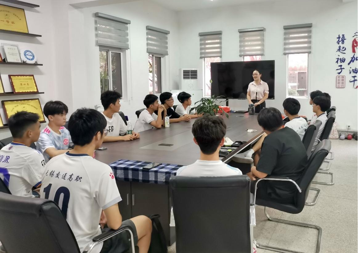 基础教学部召开无锡市足球赛安全教育会议