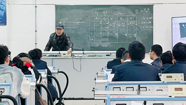 实验筑基 格物穷理——理化教研室首次物理实验公开课报道
