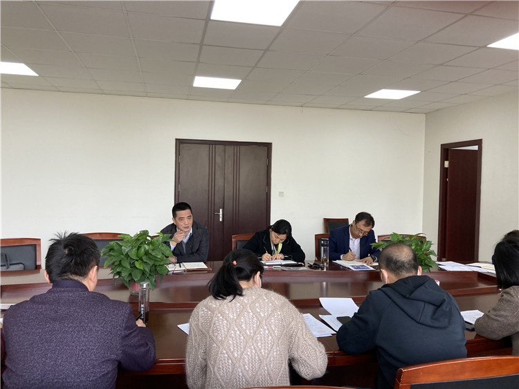 学校组织召开加强安全教育防范学生极端事件专题研判会议